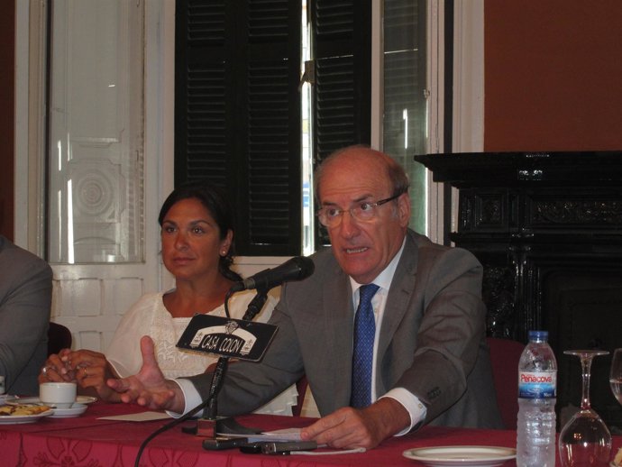 El Alcalde De Huelva, Pedro  Rodríguez.