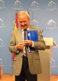 Valcárcel critica el cinismo del PSOE por las declaraciones de Rubalcaba de no tocar el sueldo de funcionarios