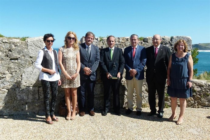 Entregra Premio Auguisto González De Linares A Iñigo Losada 