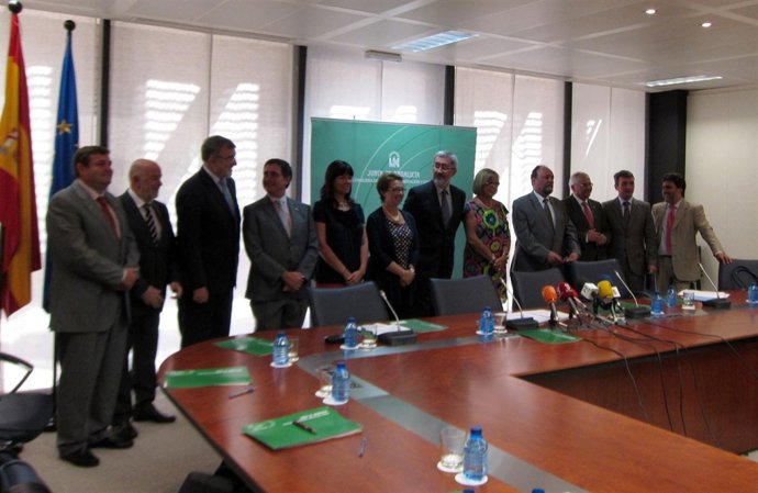 Conjeros De Hacienda, Igualdad Y Economía Con Los 10 Rectores De La Universidade