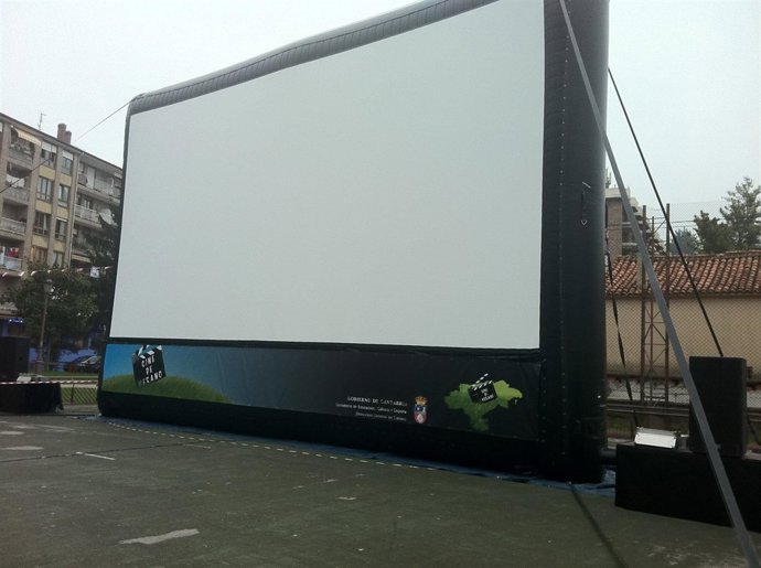 Pantalla Gigante En La Que Se Proyectará 'Toy Story 3'