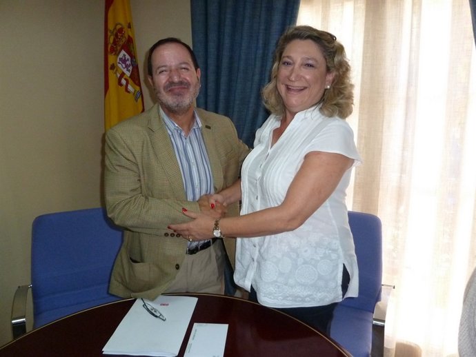 La Alcaldesa De Almuñécar, Trinidad Herrera, Y El Delegado De Cultura, Benzal