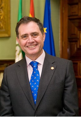 El rector de la Universidad de Sevilla, Joaquín Luque