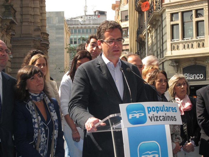 Antonio Basagoiti En Una Intervención En La Calle