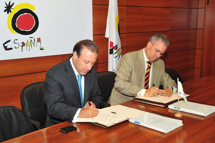 Firma Del Convenio Para Las Obras De Los Nuevos Paradores