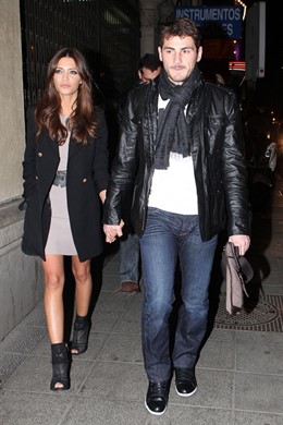 Iker Casillas Y Sara Carbonero De La Mano