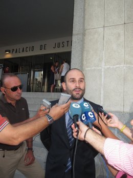 El Abogado De Derecho A Vivir En Huelva, Nicolás Morón.