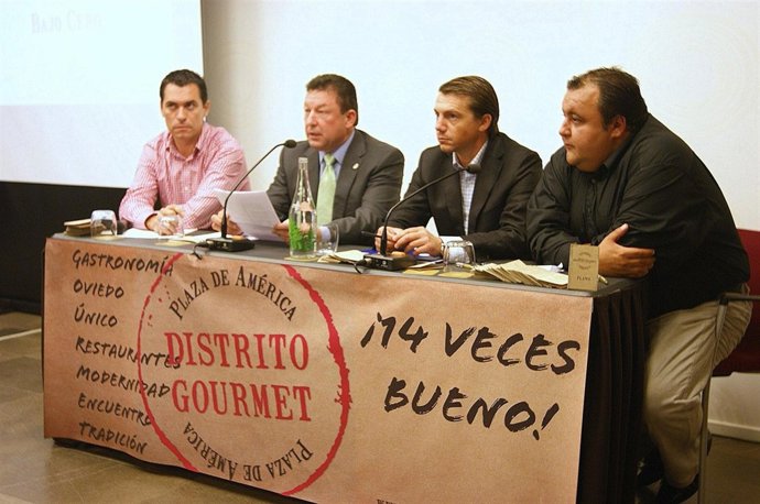 Autoridades En La Presentación De Distrito Gourmet