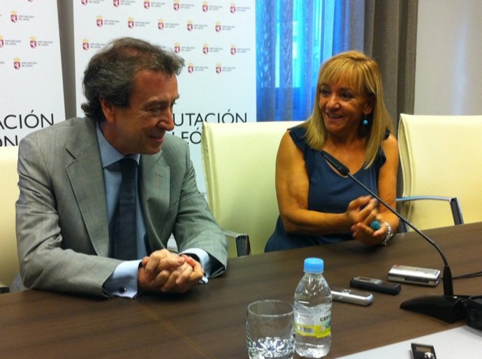 El Consejero De Presidencia Y La Presidenta De La Diputación De León