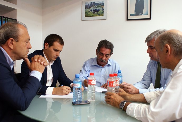 Ribera Y Revilla, En La Reunión Celebrada En El Parlamento