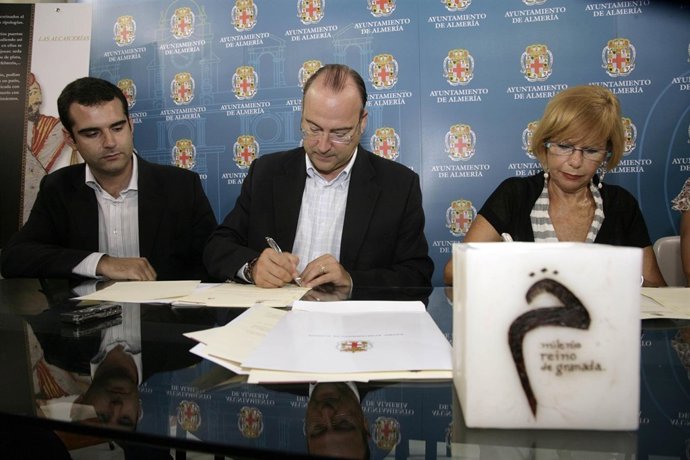 Firma Del Convenio Entre Ayuntamiento Y Milenio Del Reino De Granada