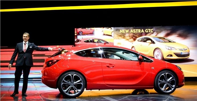 Karl-Friedrich Stracke Presenta El Astra GTC