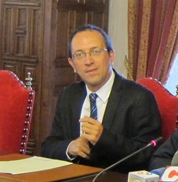 Anxo Lorenzo Habla Sobre Los Recortes De Ayudas Al Gallego