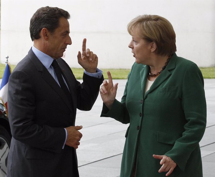 Merkel Y Sarkozy Hablando