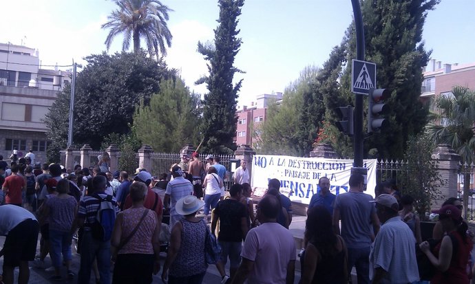 Punto Informativo Con Mesas Para Recogida De Firmas En Algezares