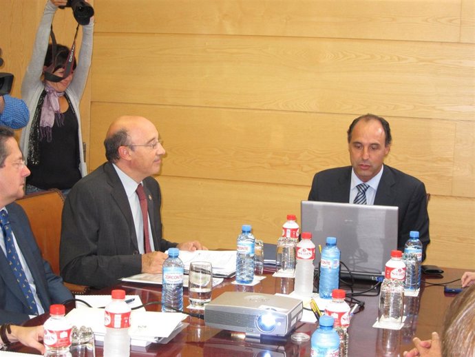 Gutiérrez-Solana Y Diego Al Comienzo De La Reunión