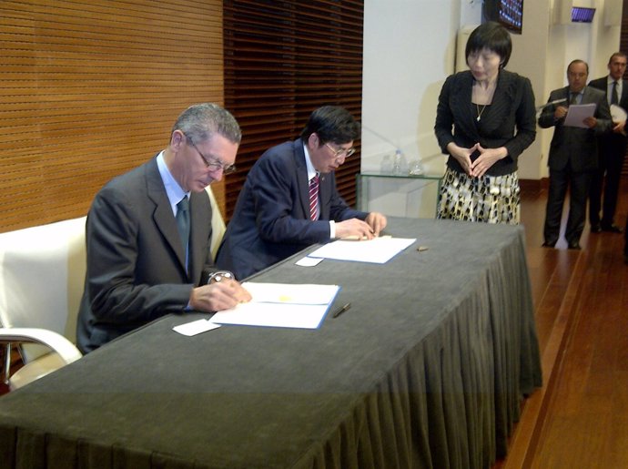 Los Alcaldes De Madrid Y Pekin Firman Un Acuerdo De Colaboracion