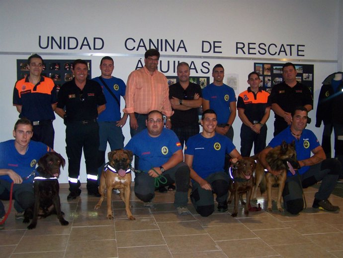 Inaugurada La Exposición De La Unidad Canina De Rescate De Protección Civil