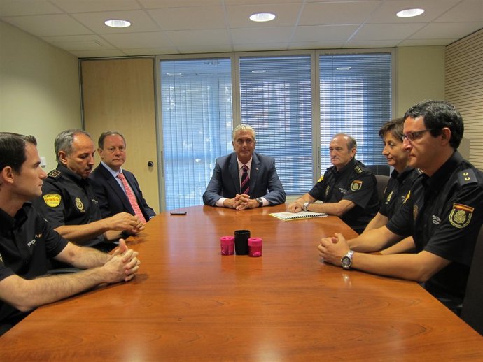 Antonio Suárez Se Reúne Con La Unidad Adscrita De La Policía