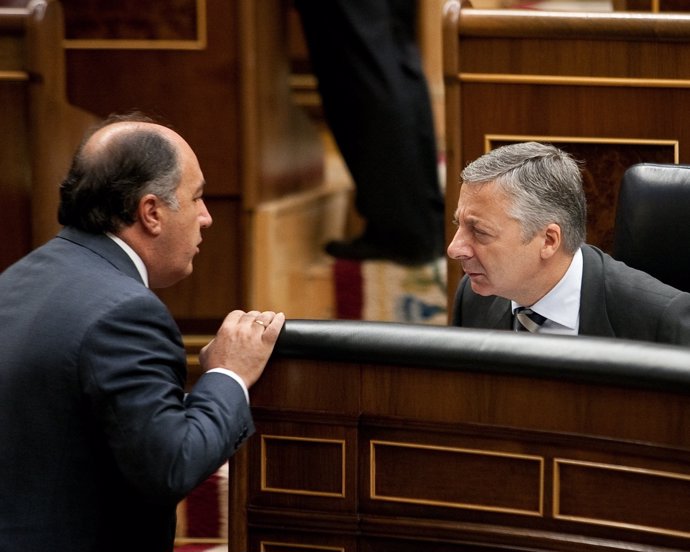 El Diputado Nacional Del PP  José Ignacio Landaluce, Con El Ministro De Fomento