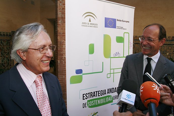 Consejero De Medio Ambiente, José Juan Díaz Trillo, Con El Director Del OSE