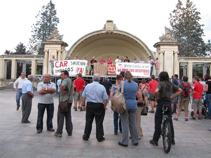 Trabajadores CAR Y Miniexcavadoras Huarte