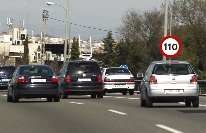 Señales de velocidad de tráfico a 110 km/h