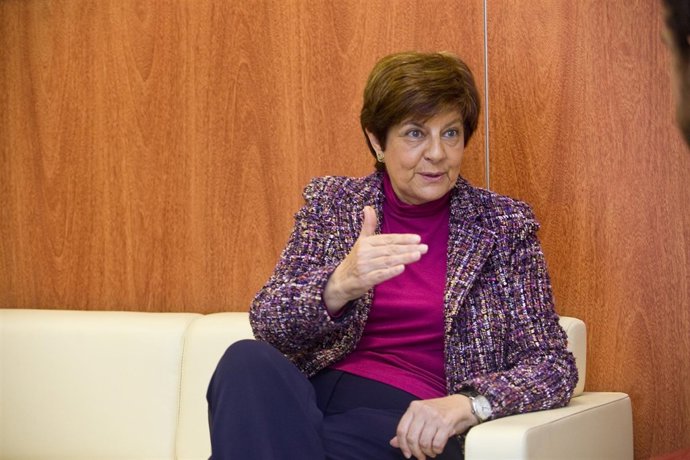 La Consejera De Obras Públicas Y Vivienda, Josefina Cruz Villalón.