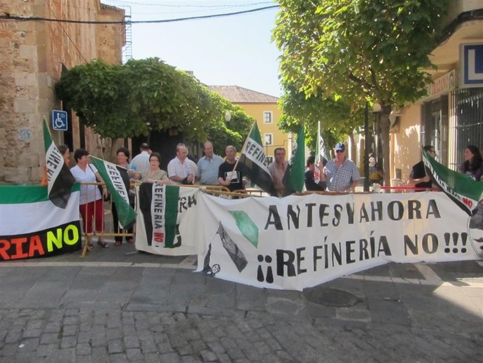 Concentración Contra La Refinería