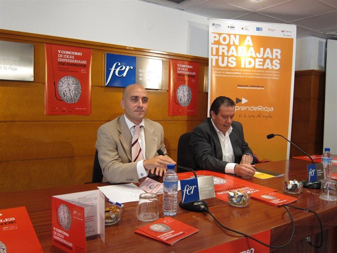 Emilio Abel De La Cruz Y Javier Ureña Presentando V Concurso 