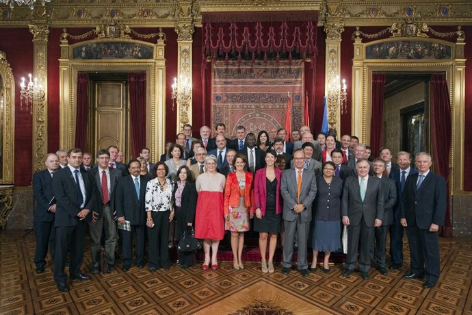 Recepción De Yolanda Barcina A Embajadores Extranjeros.