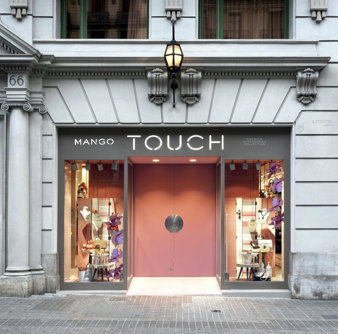 Tienda De Complementos 'Mango Touch'
