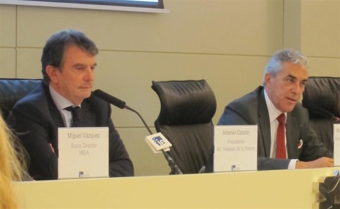 Antonio Catalán Presidente De AC, Y Mariano Pérez Claver Presidente De NH 