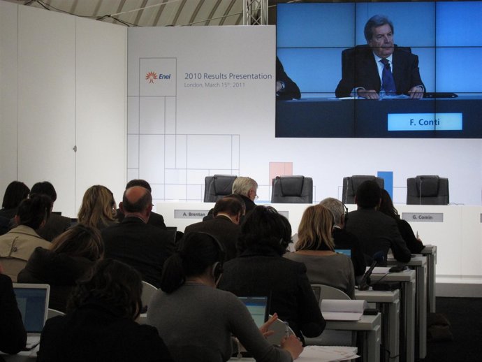 El consejero delegado de Enel, Fulvio Conti, en conferencia con analistas