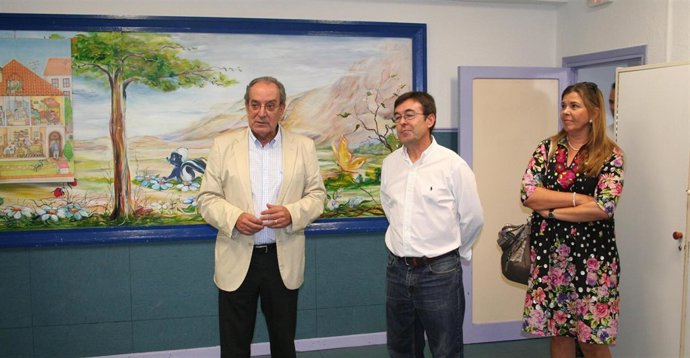 El Delegado De Educación Visita El Centro 'Madre De La Luz'