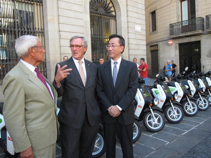 Xavier Trias Presenta Scooter Eléctrico