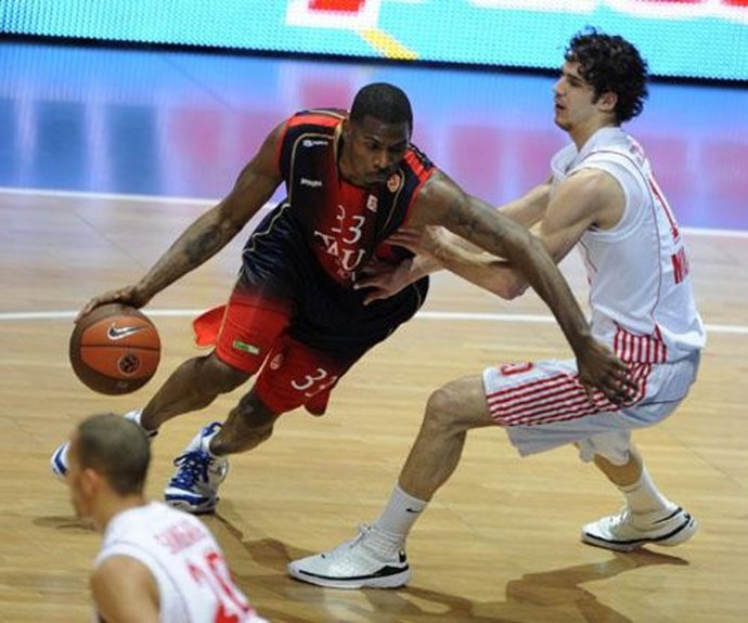 El Tau arrolla al Armani Jeans en la Euroliga