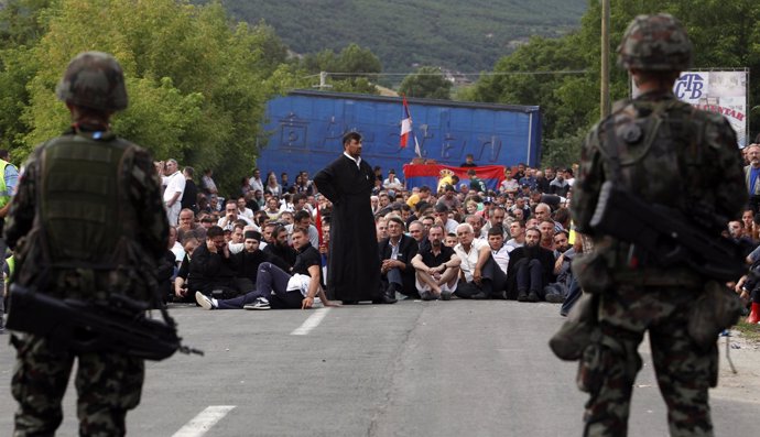 Las Fuerzas De La OTAN Se Enfrentan A Manifestantes En Kosovo