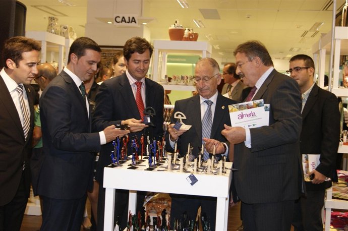 Amat Durante El Acto.