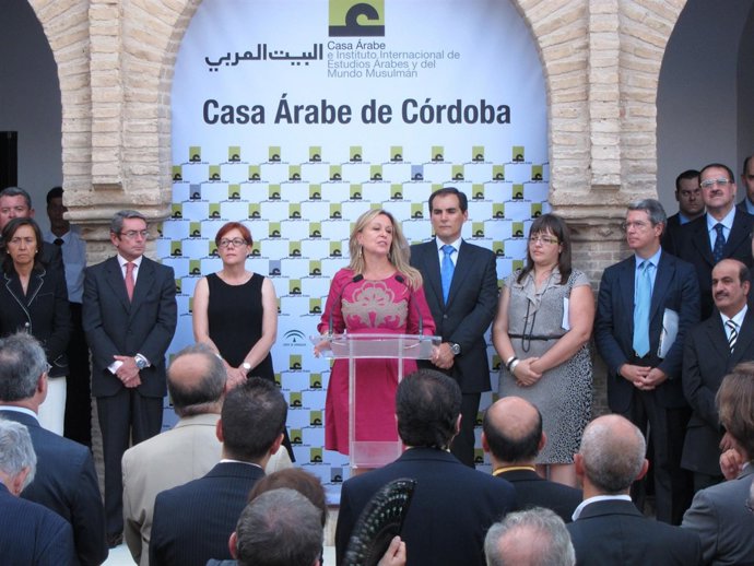 La Ministra De Asuntos Exteriores Y De Cooperación, Trinidad Jiménez