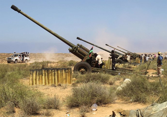 Los Rebeldes Libios Bombardean Sirte, Uno De Los Últimos Reductos De Gadafi