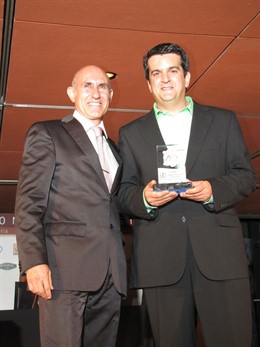 Miguel Espinosa, Ganador Del Premio Barista, Con Enrique Arévalo