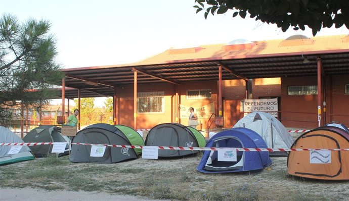Encierro De Profesores Por Los Recortes En Educación