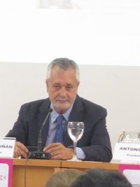 Griñán asegura que la posición con Astilleros es de "intermediación" y de apoyo a los trabajadores