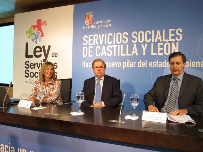 El Presidente De La Junta En Una Jornada De Servicios Sociales
