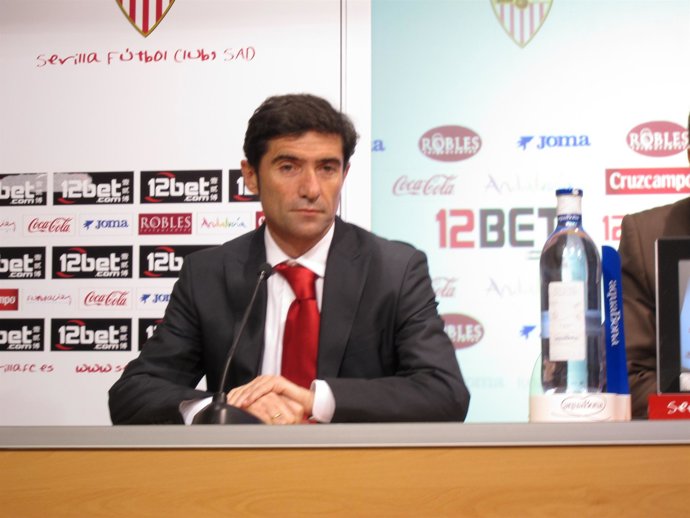 Marcelino, En Una Rueda De Prensa