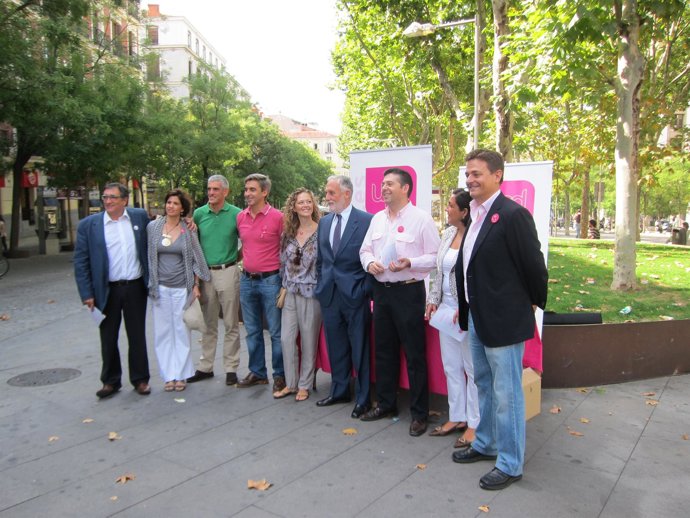 Concejales Y Diputados Autonómicos De Upyd En Un Acto En La Calle