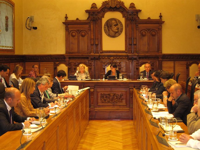 Pleno Del Ayuntamiento De Gijón Con Carmen Moriyón Como Alcaldesa
