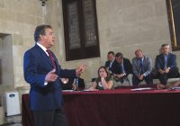 Zoido tiende la mano a Junta y oposición para poner "cordura" en Ikea y dice que la mejor propuesta es Sevilla