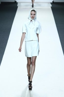 Modelo De Jesús Del Pozo En Cibeles